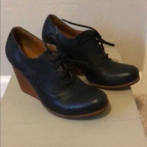 Kork Ease Black leather booties sz 7.5